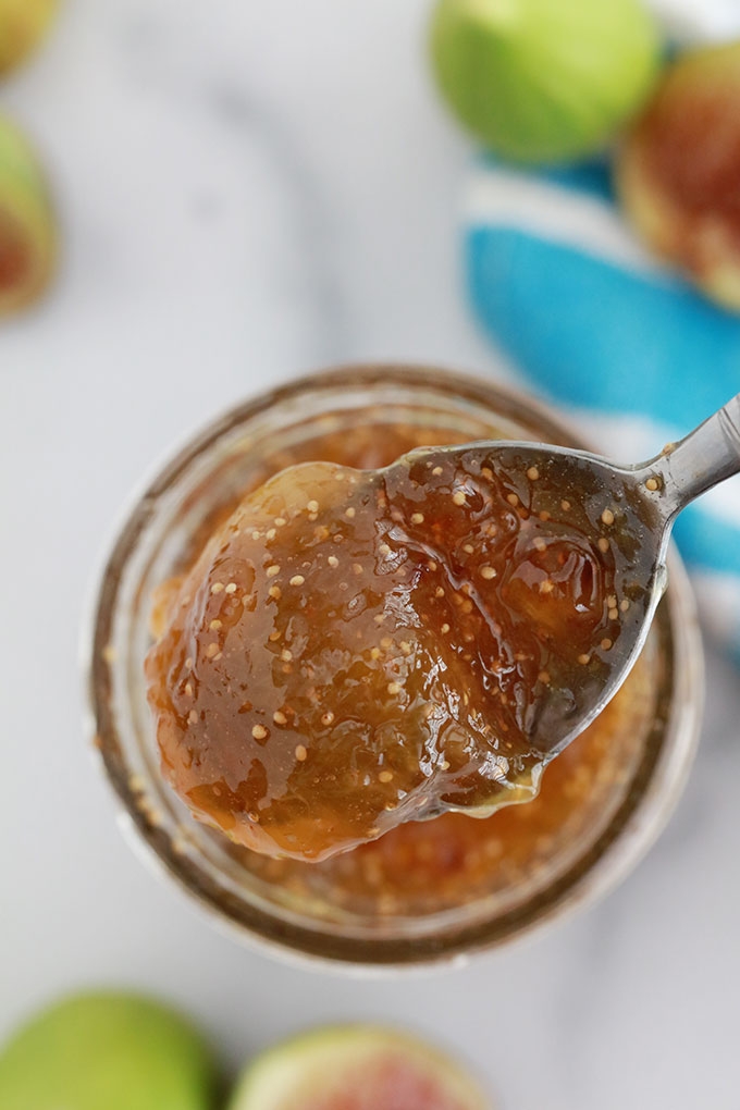 Recette de la confiture de figues traditionnelle, sans pectine | sans sucre gélifiant. Figues fraîches ou congelées, sucre, jus de citron et éventuellement un arôme (par ex. vanille). Cuisson rapide : 25 minutes.