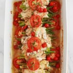 Voici une recette légère : blancs de poulet roulés aux asperges sur lit de tomates, oignon et éventuellement pomme de terre. Cuisson au four. C'est délicieux, light et facile à varier en utilisant d'autres légumes.