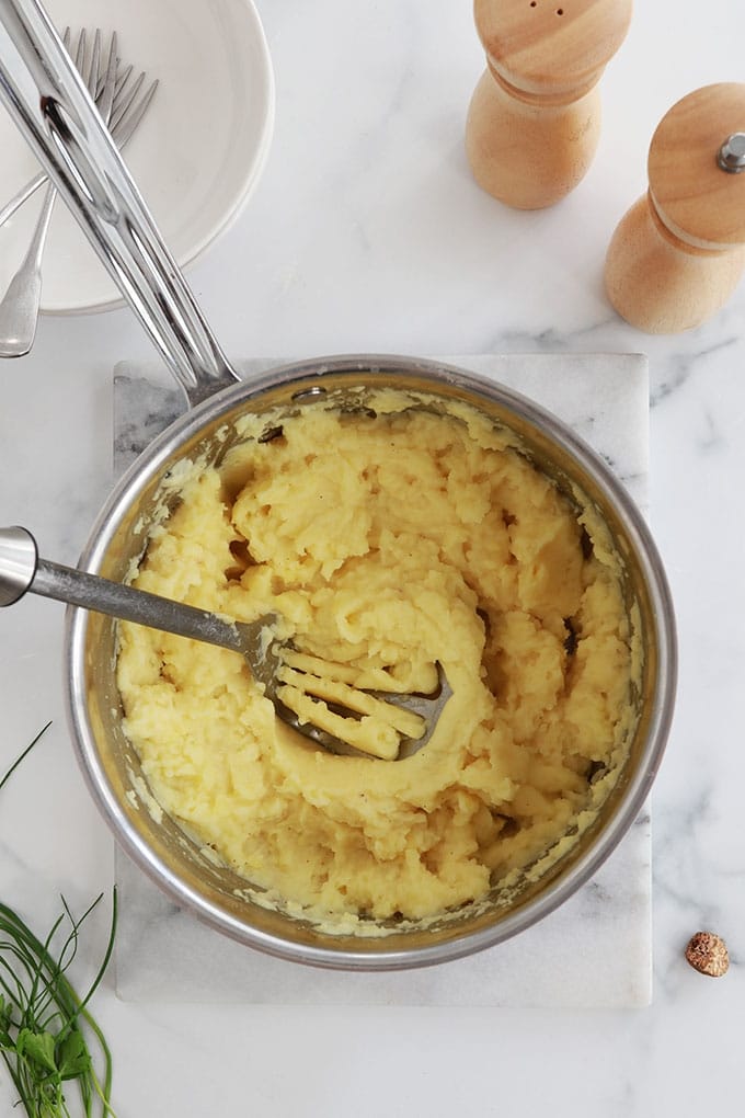 La meilleure recette de purée de pommes de terre ! Variétés de pommes de terre à utiliser pour une purée fine et savoureuse, des conseils, des idées pour varier la recette de base et pour accommoder vos restes de purée.