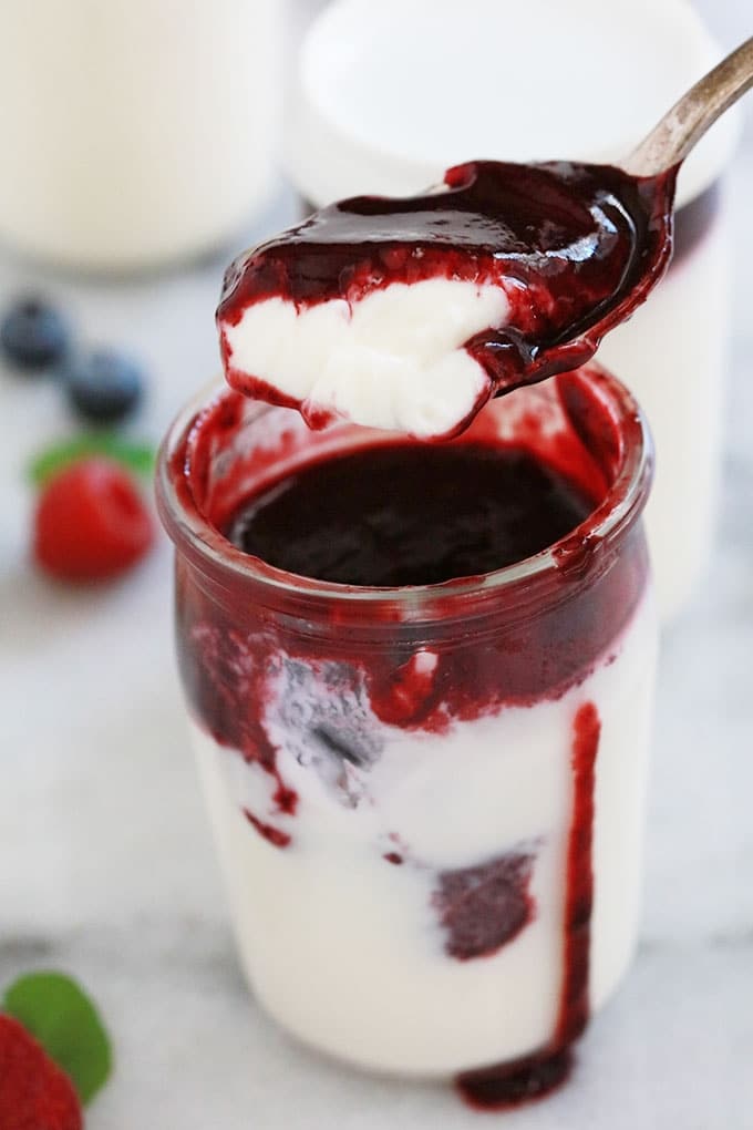 La meilleure recette de panna cotta avec les bonnes proportions de crème, lait et gélifiant (gélatine ou agar agar). Dessert sans oeufs, facile et rapide. Recette étape par étape, conseils / astuces, variantes et des idées pour la servir! :)