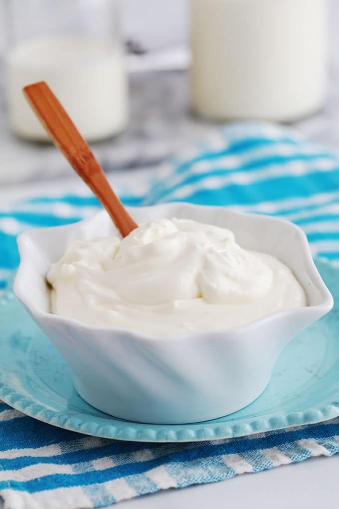 Creme fraiche epaisse faite maison dans un bol