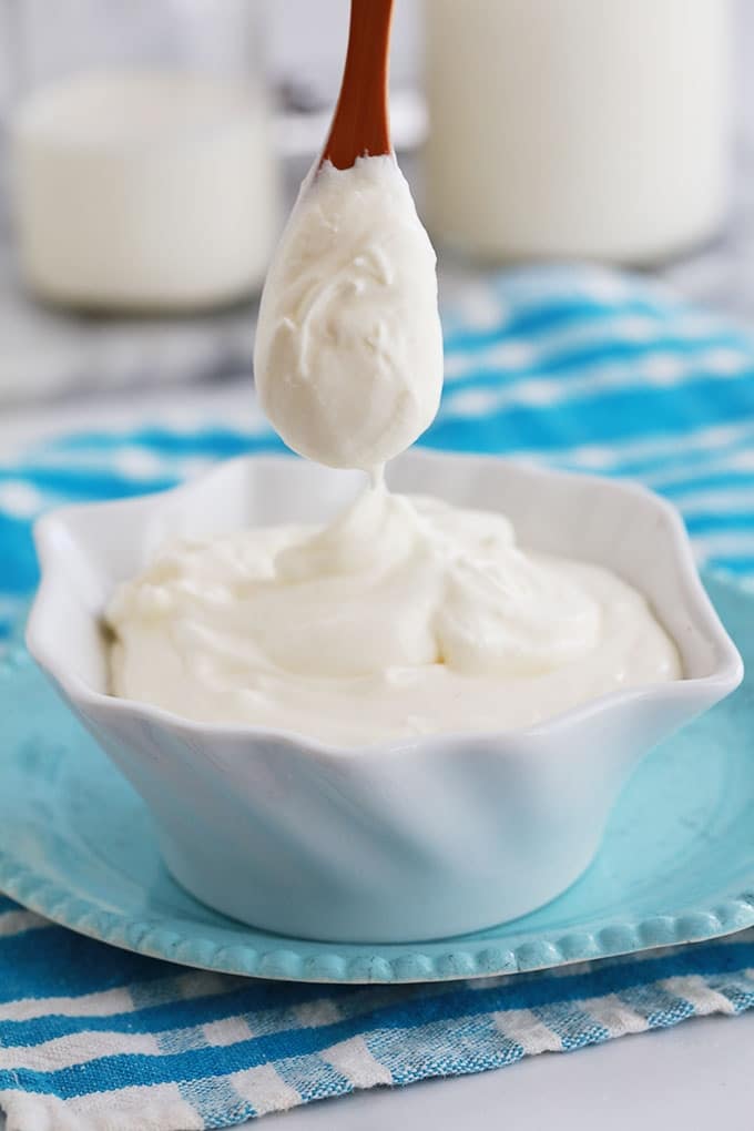 Creme fraiche epaisse faite maison dans un bol