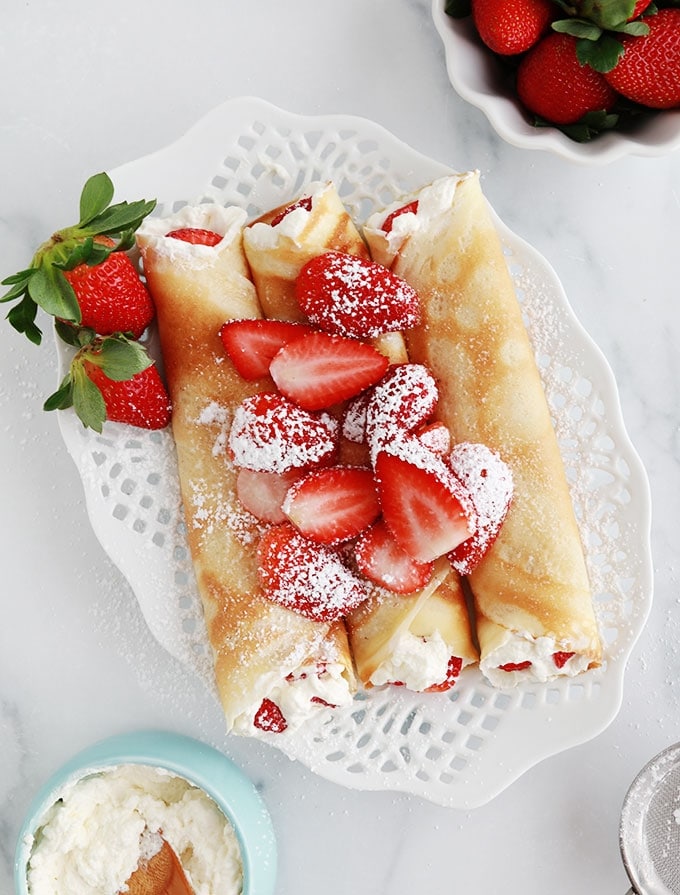 Crepes creme chantilly fraises roulees