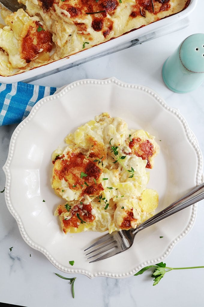 Gratin dauphinois crémeux dans une assiette