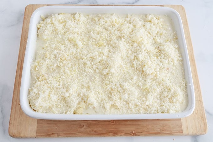 Gratin dauphinois avec creme et fromageavant cuisson