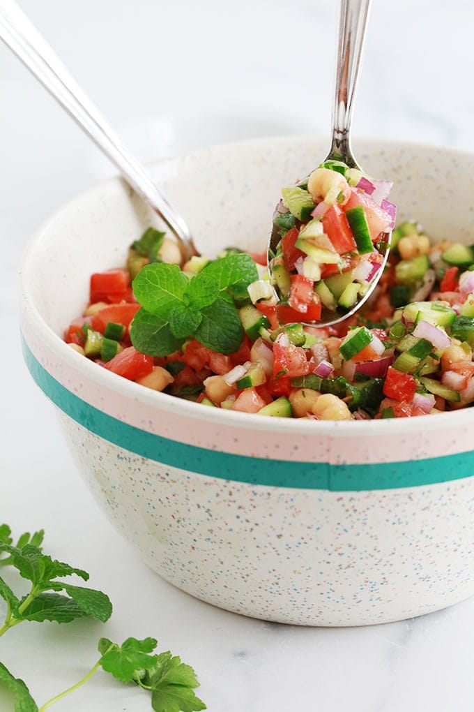 Salade de pois chiches à l'orientale, délicieuse et parfumée