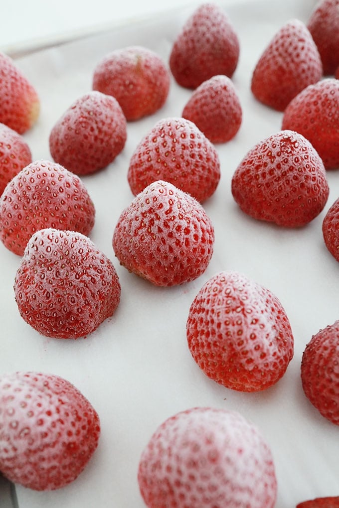 fraises congelees dans une plaque