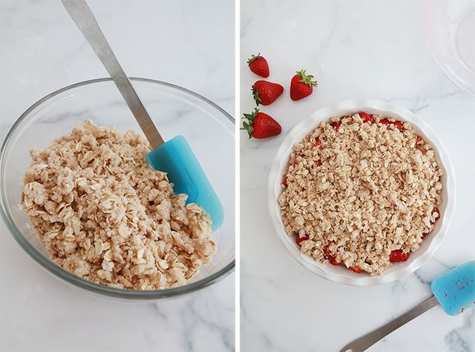 La pate a crumble dans un bol puis parsemee au dessus d'une garniture de fraises dans un moule a tarte