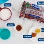 Ingrédients de la sauce aux canneberges (ou sauce aux cranberries) : cranberries, sucre, eau, vanille, cannelle, zeste de citron, pincée de sel