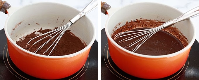 Cacao en poudre dans une casserole, dilué avec un peu de lait