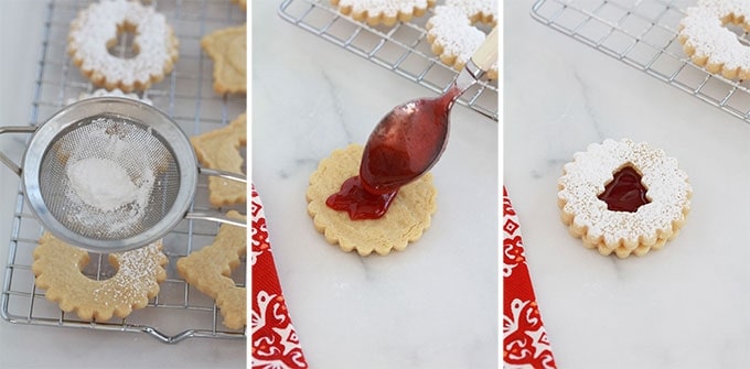 Photo à gauche : saupoudrer les biscuits linzer avec du sucre glace. Photo du milieu : confiture de framboise sur sablé. Photo à droite : assembler deux biscuits en forme de sandwich.