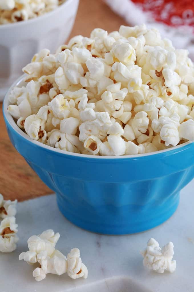 Popcorn (mais éclaté ou mais soufflé) dans un bol.