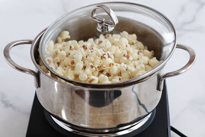 Pop corn maison souffle dans une cocotte avec couvercle autres noms mais souffle ou mais eclate