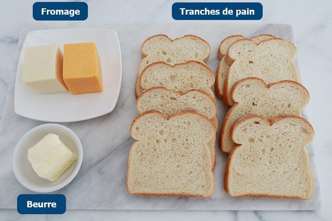 Ingredients du Sandwich Grilled Cheese americain : Pain de mie blanc en tranches, fromage (cheddar et Monterey Jack), beurre.